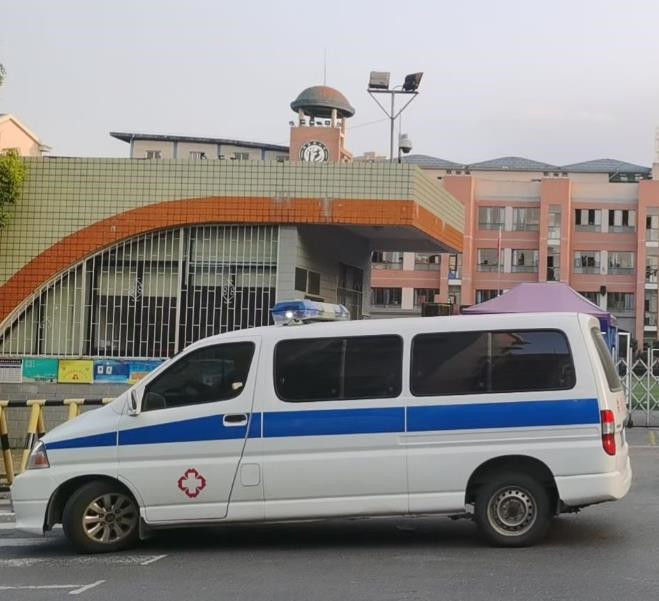 尤溪救护车出租护送骨折病人一公里多少钱